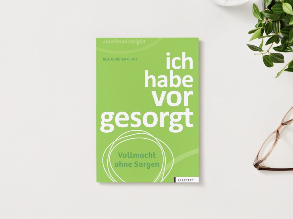 Buchcover "Ich habe vorgesorgt" von Klaus Dieter Girnt liegt auf einem Tisch